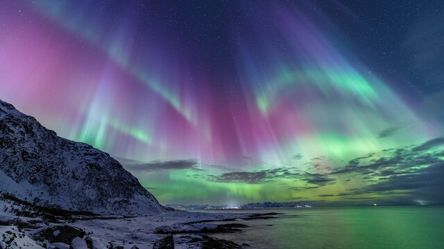 Pemandangan Exclusive Aurora Borealis dan Aurora Australis yang Mengagumkan 2025